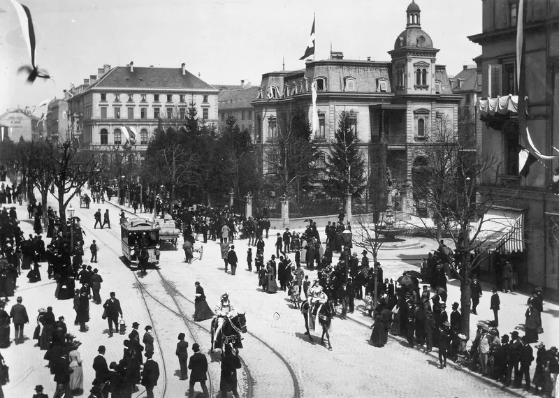 Bahnhofstrasse, "Windegg", Bankgebäude